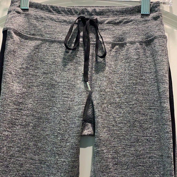 FOREVER 21 SIZE XS LEGGINGS - Picture 4 of 11